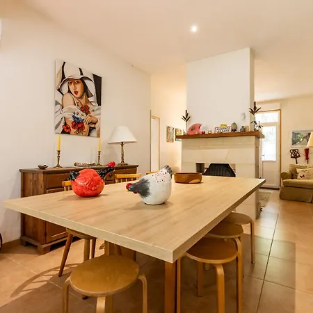 Idéalement Situé - Superbe Jardin - 200m Villa *