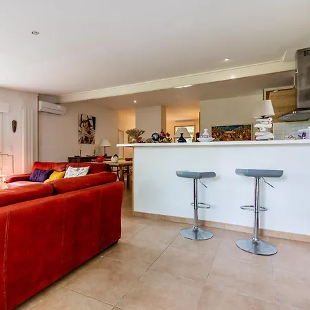 Idéalement Situé - Superbe Jardin - 200m *