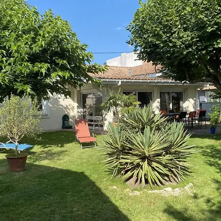 Idéalement Situé - Superbe Jardin - 200m Villa *