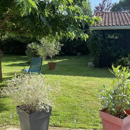 Idéalement Situé - Superbe Jardin - 200m Villa
